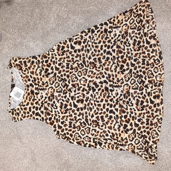 Shiela Rose Tops - NWT Shiela Rose leopard print tank top size large